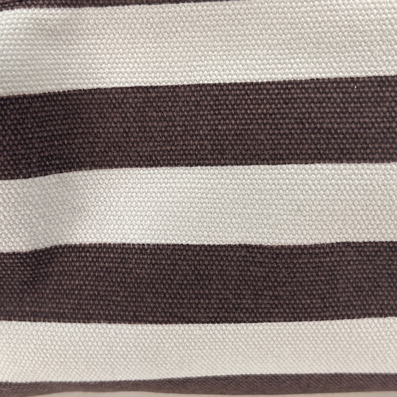 🐠Henri Bendel New York chocolate and white stripe cosmetic case - Picture 8 of 11